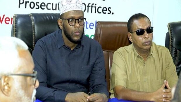 Wasiir Ku-Xigeenka Wasaaradda Cadaaladda iyo Arrimaha Garsoorka Mudane, nuurdiin Cadow Maxamed ayaaa ka qeeb galay, shir oo ujeedkiisu ahaa Xog is dhaafsi