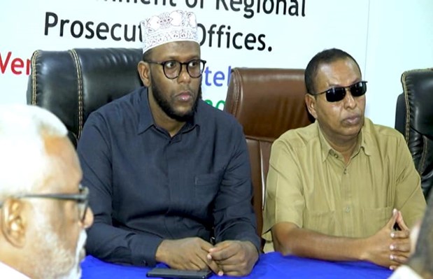 Wasiir Ku-Xigeenka Wasaaradda Cadaaladda iyo Arrimaha Garsoorka Mudane, nuurdiin Cadow Maxamed ayaaa ka qeeb galay, shir oo ujeedkiisu ahaa Xog is dhaafsi