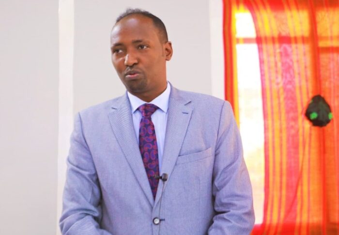 Wasaaaradda Cadaaladda iyo Arrimaha Garsoorka DGKGS, ayaa maanta furtay tababar socon doono laba maalin, kaaso lagu baran doono hababka is bedelada danbiyad