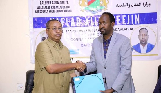 Wasiirka cusub ee Wasaaradda Cadaaladda, iyo Arrimaha Garaoorka Dowladd gobaleedka Konfor galbeed Mudane, Xasan Cabdiqadir Maxamed ayaa maanta si rasmi ah xilka kagala wareegay Wasiir Ku-xigeenka ku simaha Wasiirka Wasaaradda Cadaaladda iyo Arrimaha Garaoorka Mudane, Nuurdin Maxamed cabdow